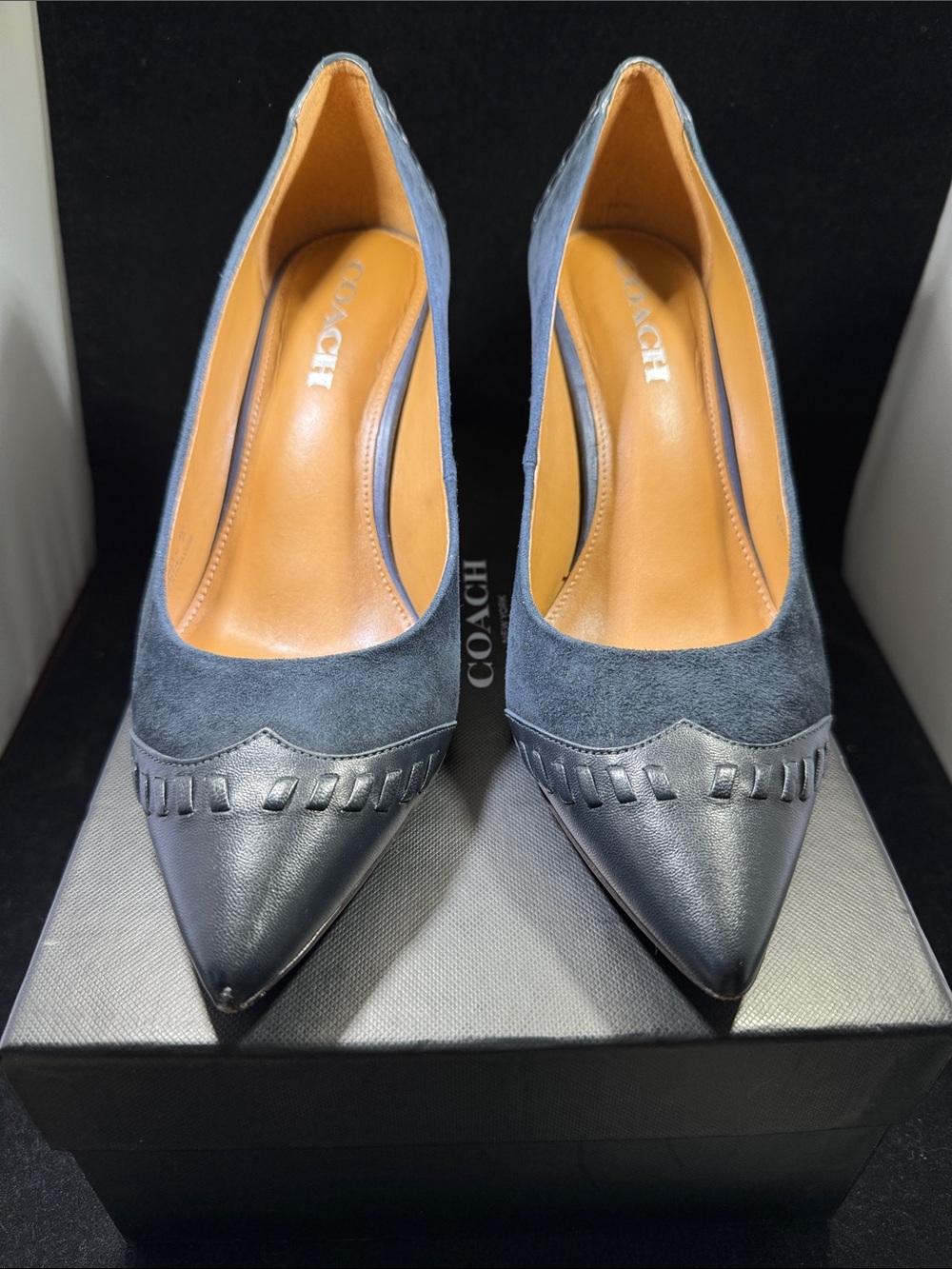 COACH Like NEW “Sophie” Suede & Leather Pointed Toe Pumps in Midnight Navy Sz 9M - Picture 6 of 10